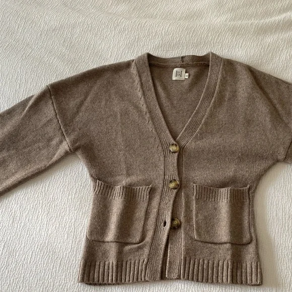 Elegant Beige Women's Cardigan Sweater - Picture 6 of 14
